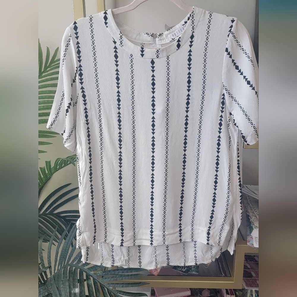 Versona - Black and White Tribal Print Women's Top - Size Medium